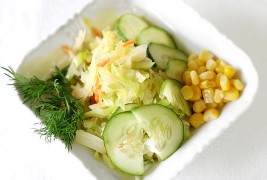 Салат с кукурузой и огурцом Салат с кукурузой и огурцом